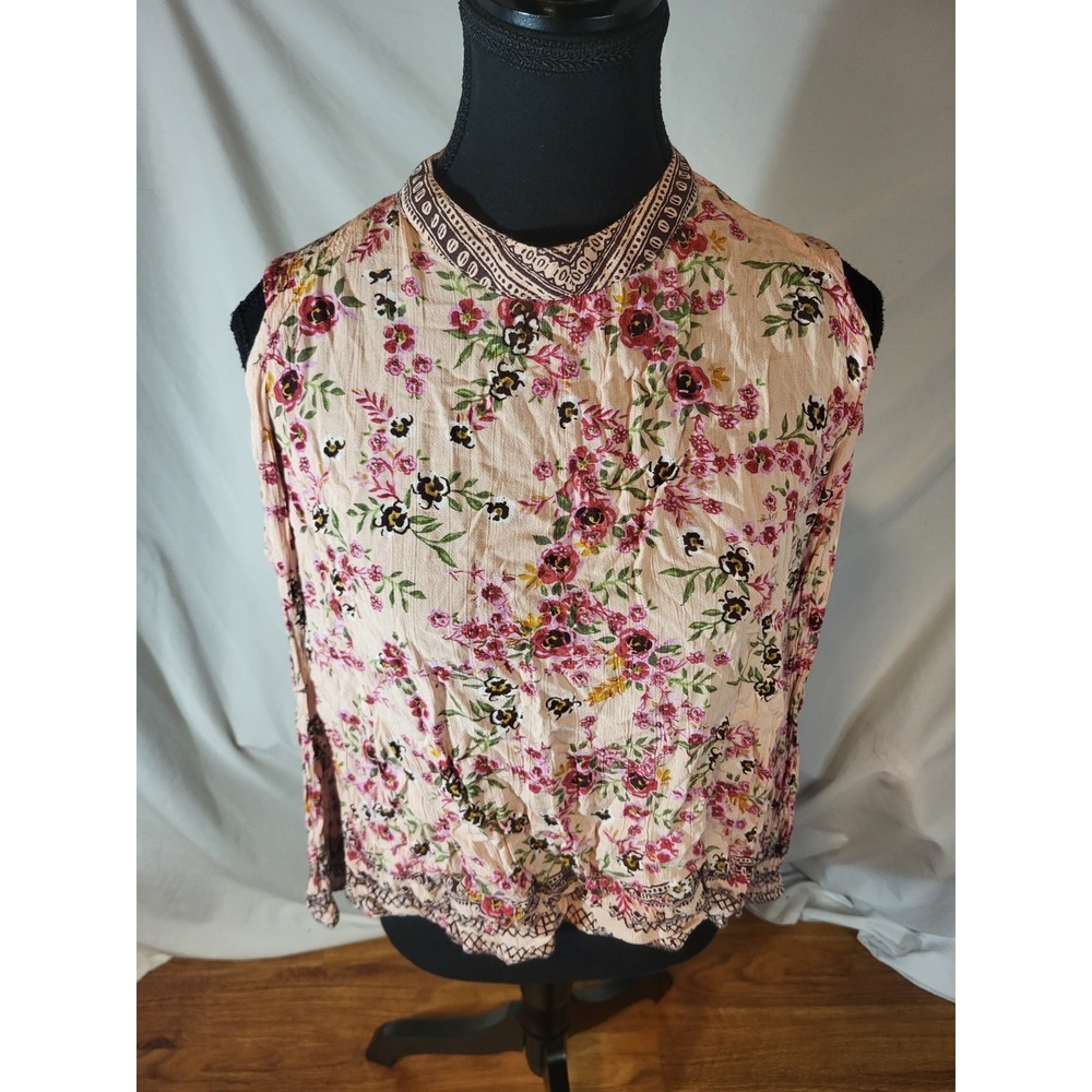 Angie 100% Rayon Pink Floral Cold Shoulder Size Small Top